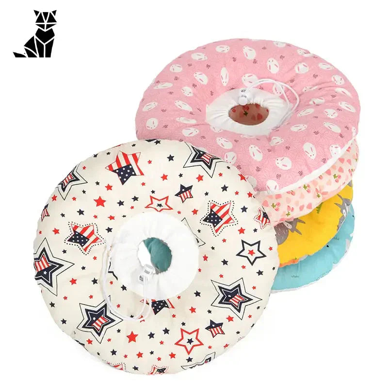 Ensemble de trois beignets étoilés dans le présentoir Douce’s Soft Anti-Bite Cagoule Hood for Cats