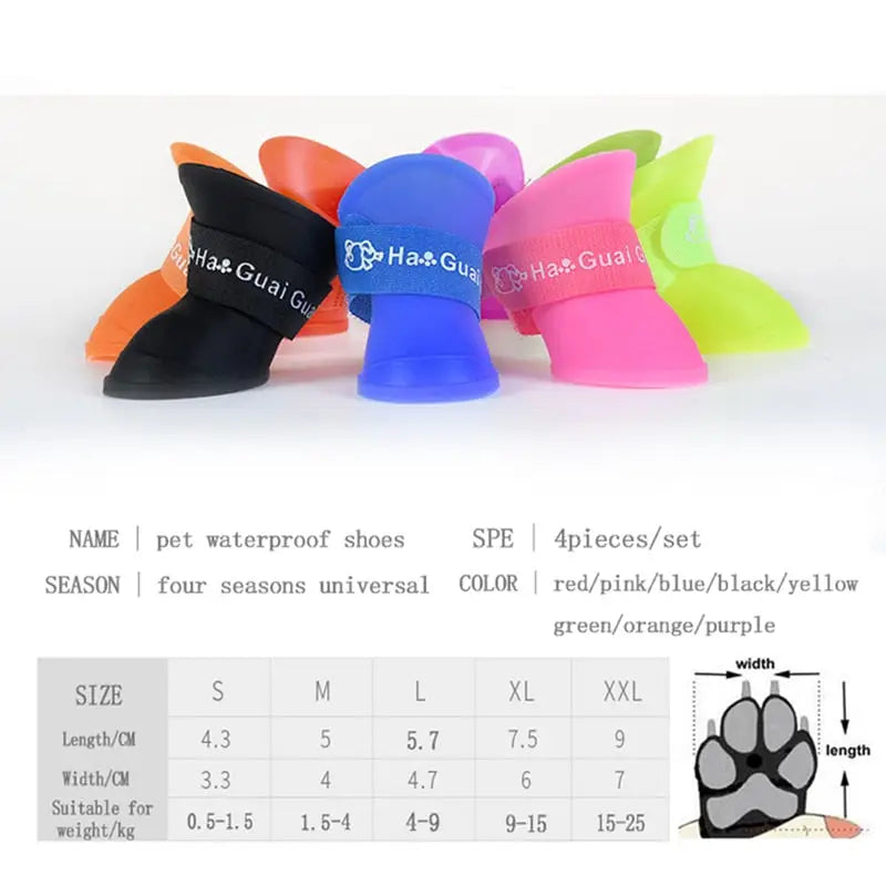 Chapeaux colorés avec ’SN’ sur des chaussures imperméables pour chiens pour une protection optimale