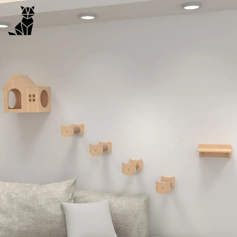 Arbre à chat mural - Un espace de jeu vertical pour votre chat avec un lit, un coussin blanc et des étagères en bois sur le mur