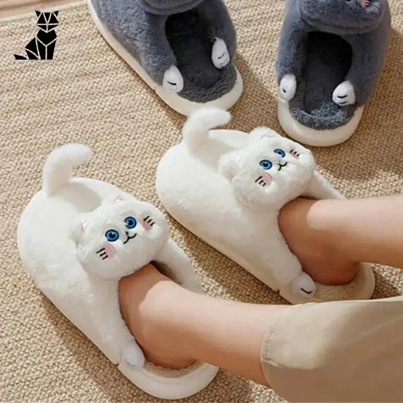 Chaussons pour chat blanc sur tapis - Style et confort pour les amoureux des chats Chaussettes en coton doux