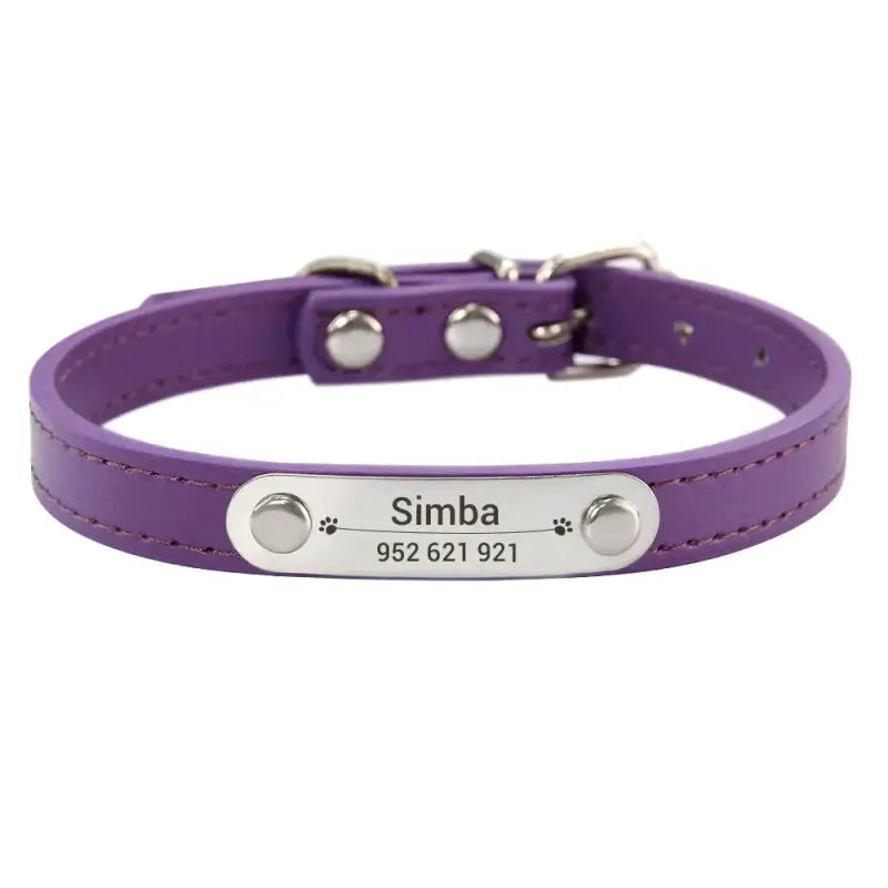 Collier pour chien en cuir violet avec médaille gravée, texture douce, faisant partie de la collection Soft cuir Necklace