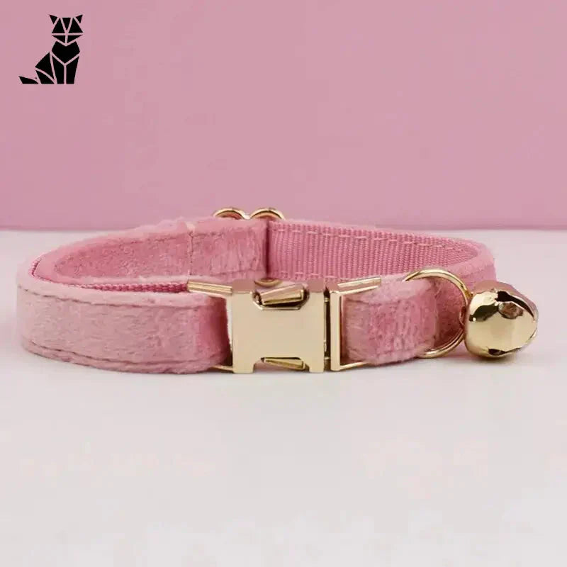 Collier pour chat en velours rose souple et personnalisable avec sécurité supplémentaire et boucle dorée