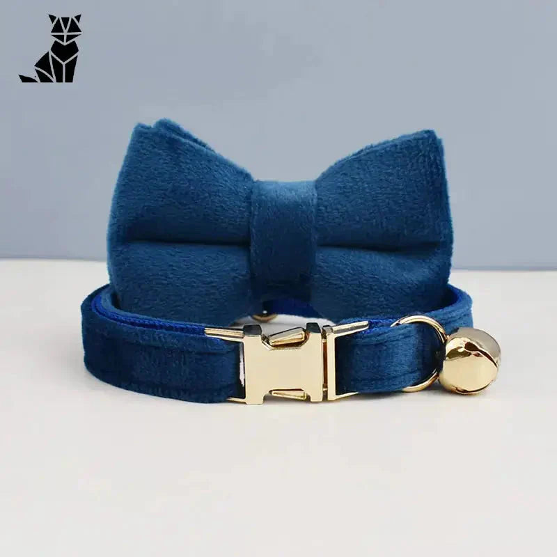 Collier pour chat en velours durable : Nœud papillon bleu avec boucle dorée, Résistant à l’usure