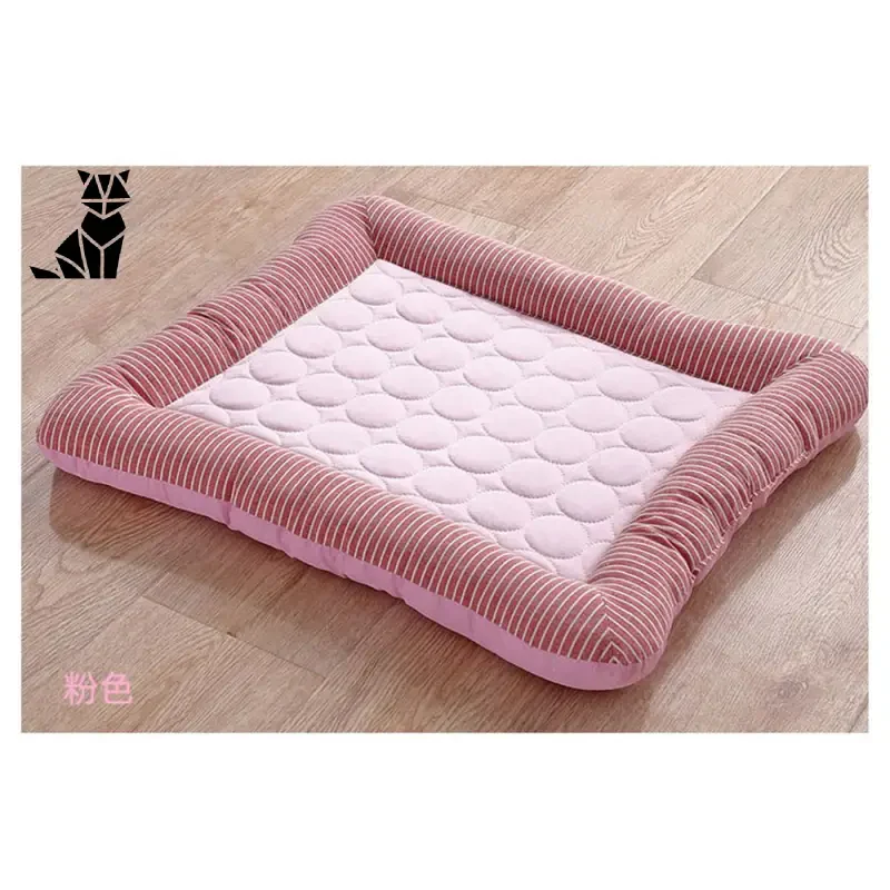 Lit pour chien rose avec fonction de refroidissement et motif à rayures roses pour un repos au frais