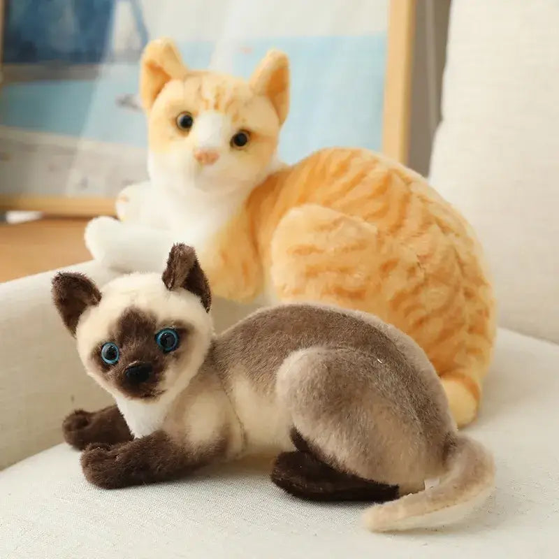 Jouet peluche chat réaliste - Chat en peluche - Chat et chaton assis sur le canapé - Peluche